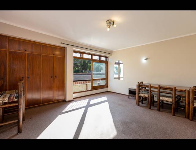 0.5 BEDROOM SECTIONAL TITLE TO LET IN RONDEBOSCH